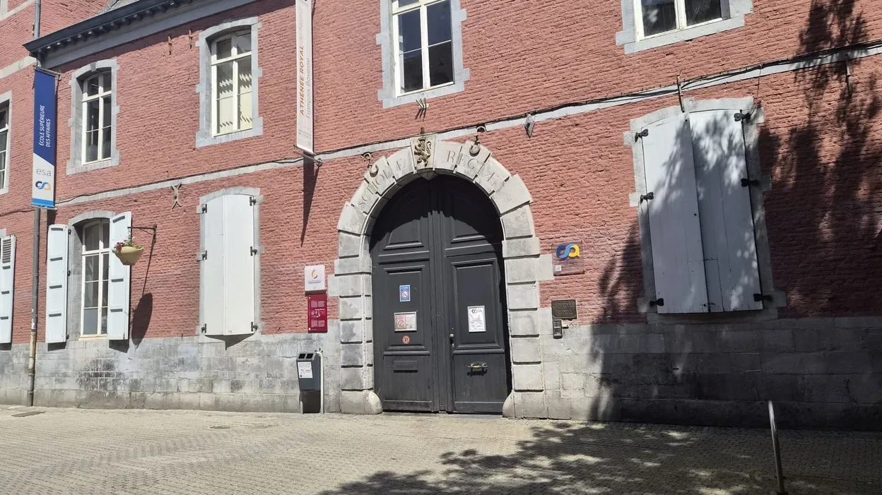 Vandalisme à l'athénée namurois François Bovesse, examens maintenus.