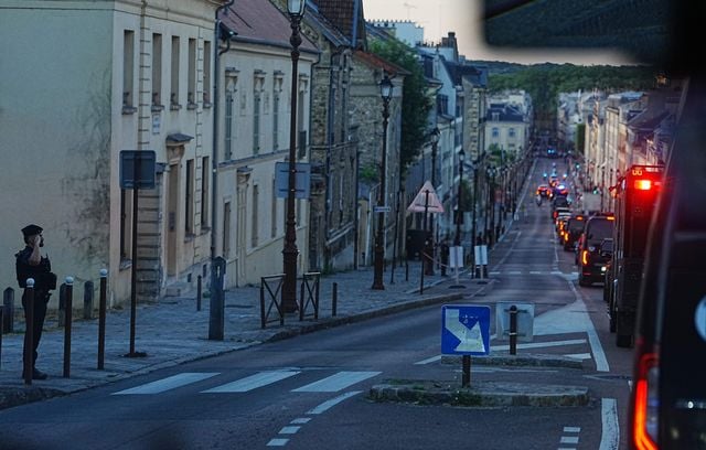Le cortège présidentiel est arrivé en milieu de soirée dans les rues paisibles du quartier Saint-Louis, direction le Château.