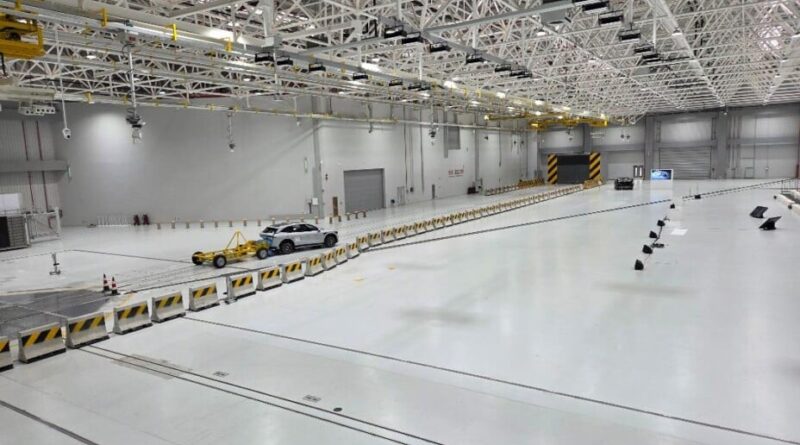 Visite du laboratoire secret de Geely : tempête de neige artificielle et crash-tests pour voitures chinoises.