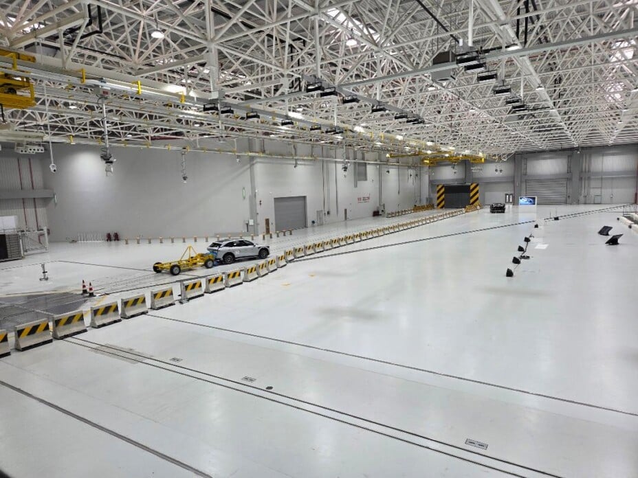 Visite du laboratoire secret de Geely : tempête de neige artificielle et crash-tests pour voitures chinoises.