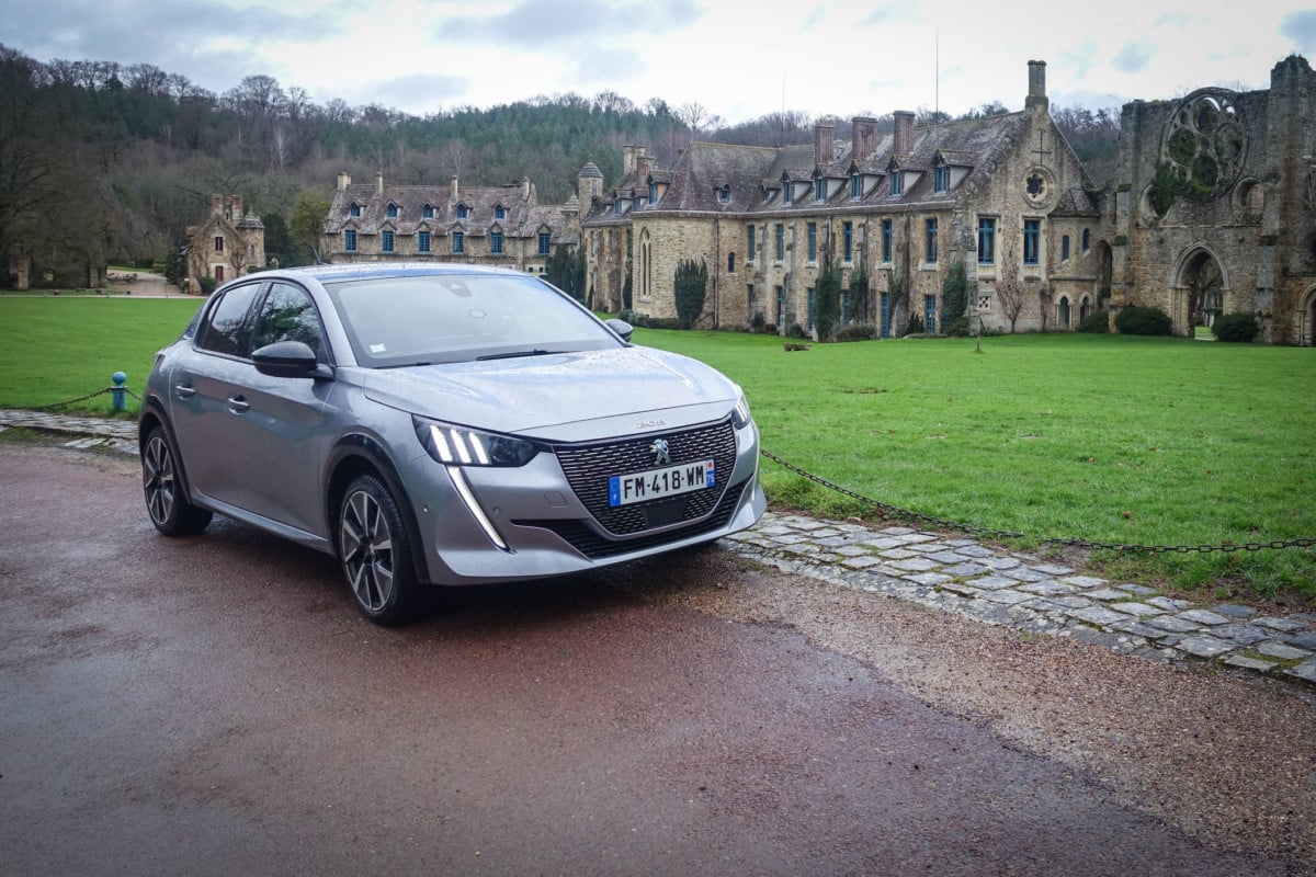 Voiture électrique d'occasion : le kilométrage n'influence plus le prix