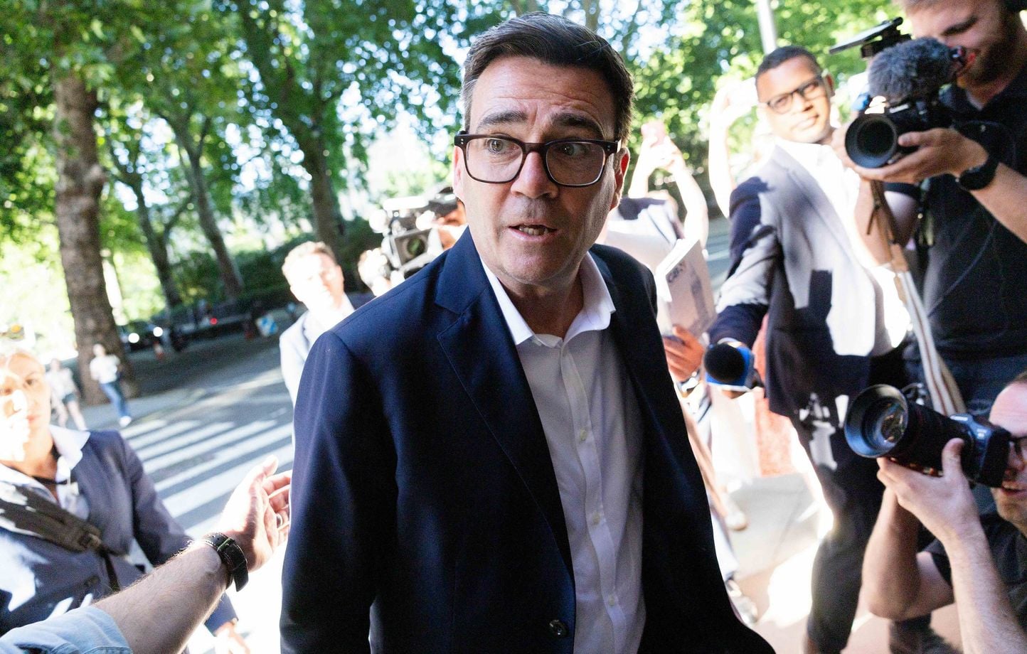Andy Burnham devient leader des travaillistes avant son installation à Downing Street lundi.