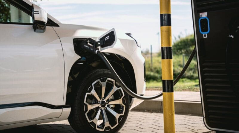 Angell/Rebirth : le Royaume-Uni ne taxe pas les voitures électriques, Renault corrige la Twingo – Récap’ Survoltés
