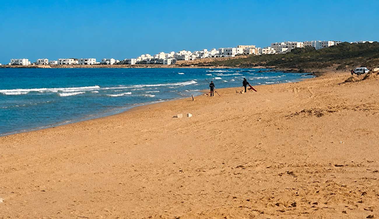 Appel d'offres prolongé pour la protection du littoral de Gammarth à Carthage contre l'érosion marine.