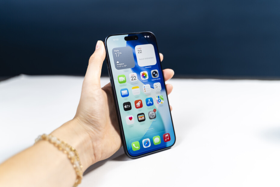 Apple teste une nouvelle dalle pour l’iPhone 20 Pro Max : écran 7 pouces ?
