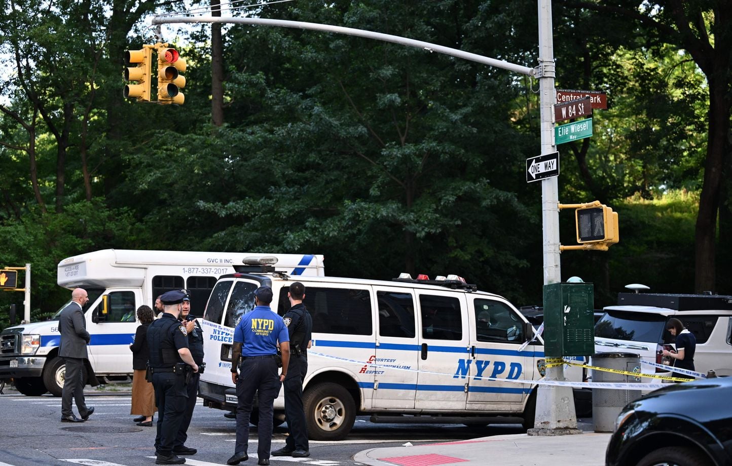 Attaque au couteau à New York : deux blessés, l’auteur aurait crié « Allah Akbar »
