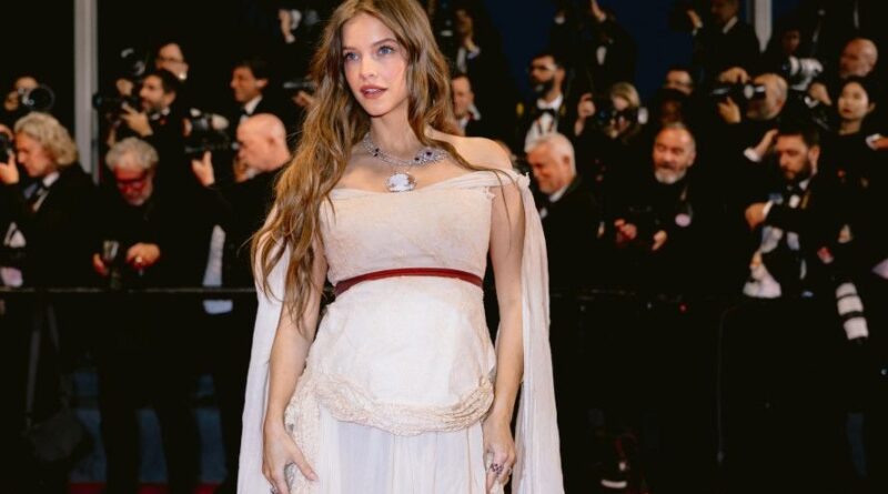 Barbara Palvin s’inquiète de sa prise de poids rapide.