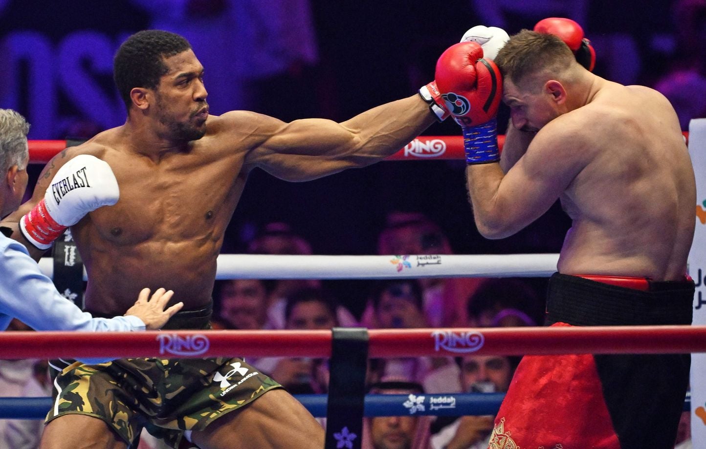 Boxe : Anthony Joshua met KO Kristian Prenga après 20 secondes au sol