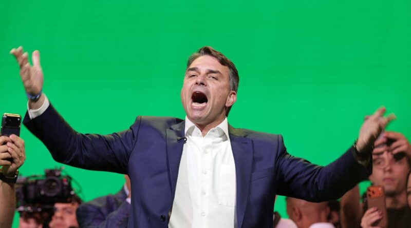 Brésil : Bolsonaro se présente à la présidentielle d’octobre, mais c’est son fils Flavio.