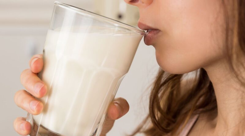 Canicule : Le lait hydrate-t-il mieux que l'eau ?