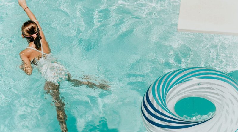 Canicule : Micro-organismes et produits chimiques présents dans votre piscine