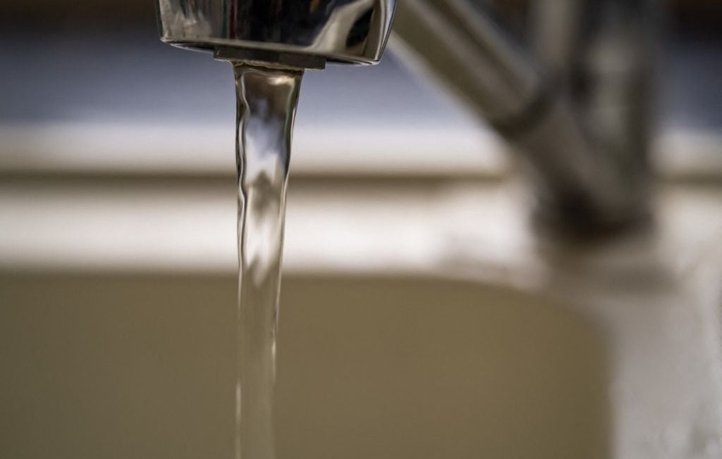 Canicule : risques de bactéries dans l'eau du robinet ?