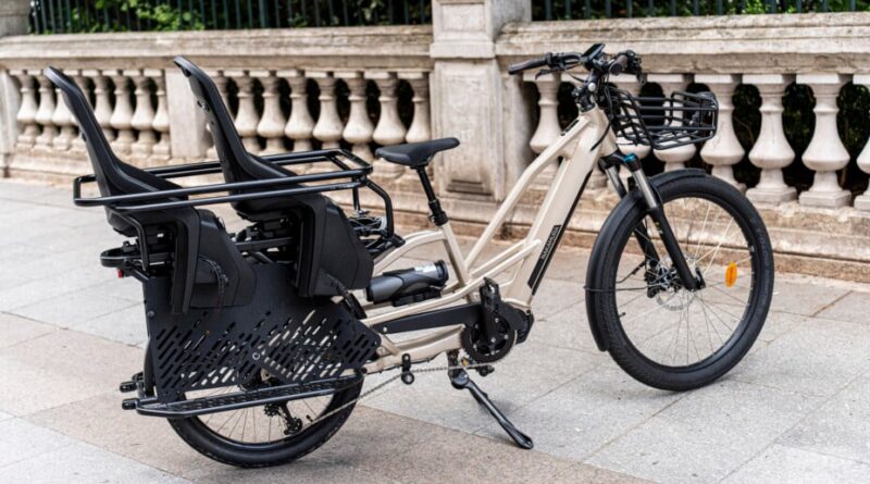 Ce vélo cargo longtail familial parfait pour la ville à -500 € chez Intersport.