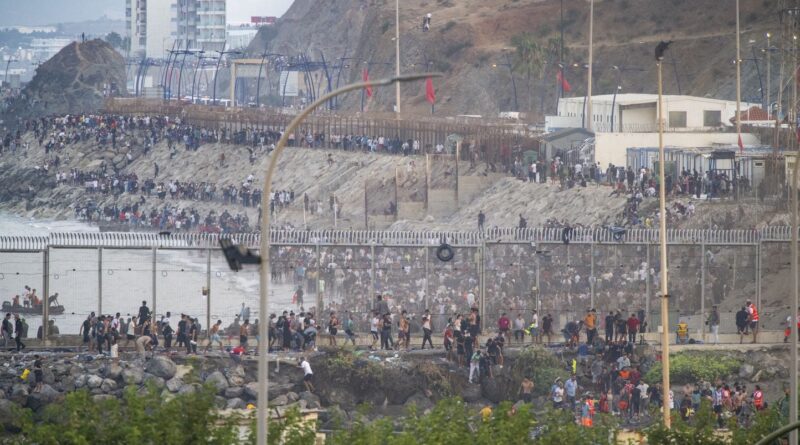 Ceuta : Afflux de migrants, morts et tensions avec l’Italie.