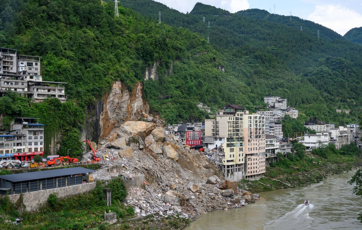 Chine : Glissement de terrain, au moins 51 morts et des disparus
