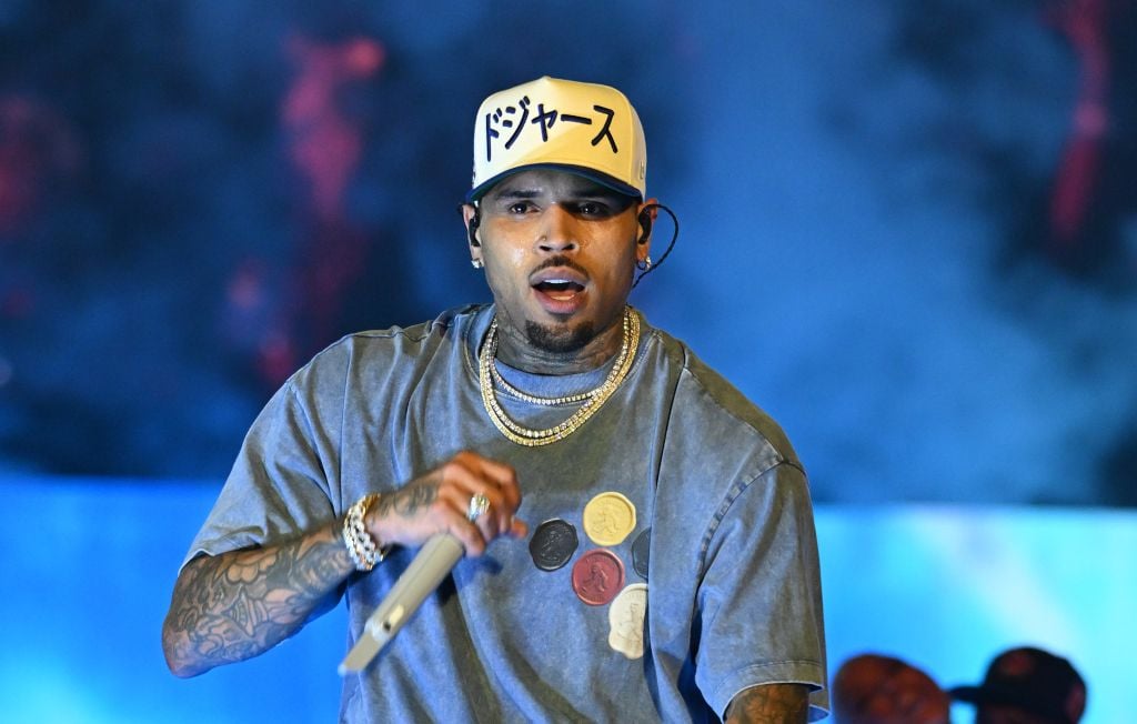 Chris Brown condamné à payer 13 millions de dollars à son ex-femme de ménage.