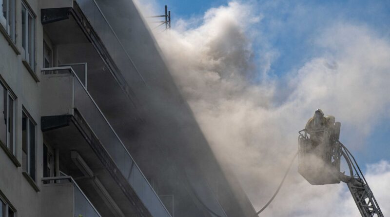 Cinq morts dans l'incendie d'un immeuble à Anvers : relogement des habitants évacués.