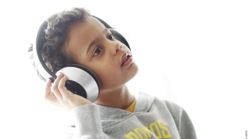 Cinq podcasts d'été pour enfants à écouter en voiture ou train