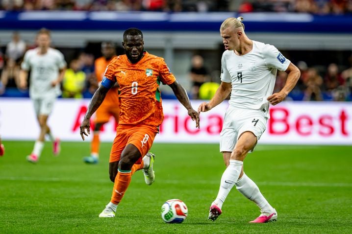 Ici en défense face à Erling Haaland mardi, Franck Kessié estime que la Côte d'Ivoire a payé le prix d'une inexpérience internationale, face à une Norvège... n'ayant pourtant participé à aucune Coupe du monde depuis l'édition 1998 en France.