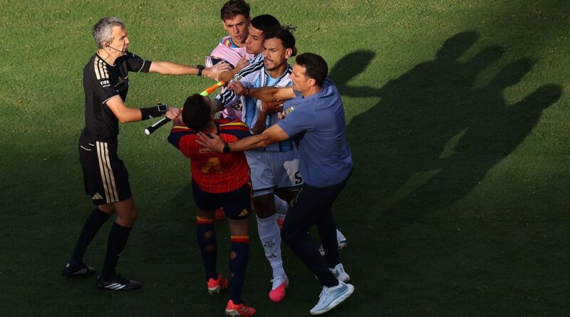 Coupe du monde 2026 : La FIFA ne sanctionne pas Leandro Paredes malgré ses fautes.