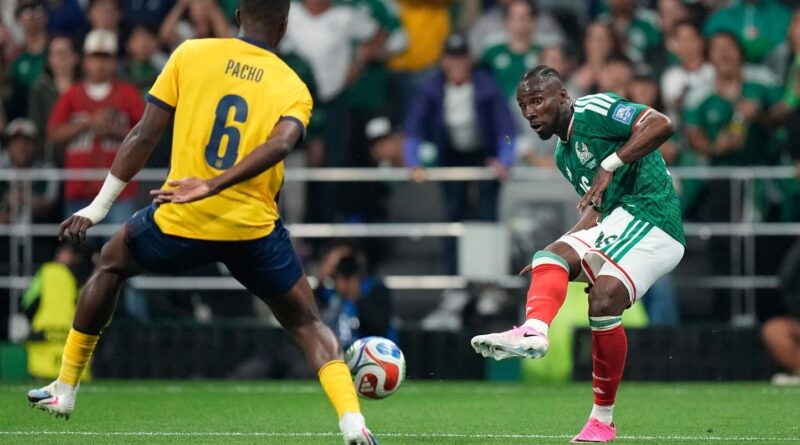 Coupe du monde 2026 : Pacho, 3e Parisien éliminé, les Bleus unis.