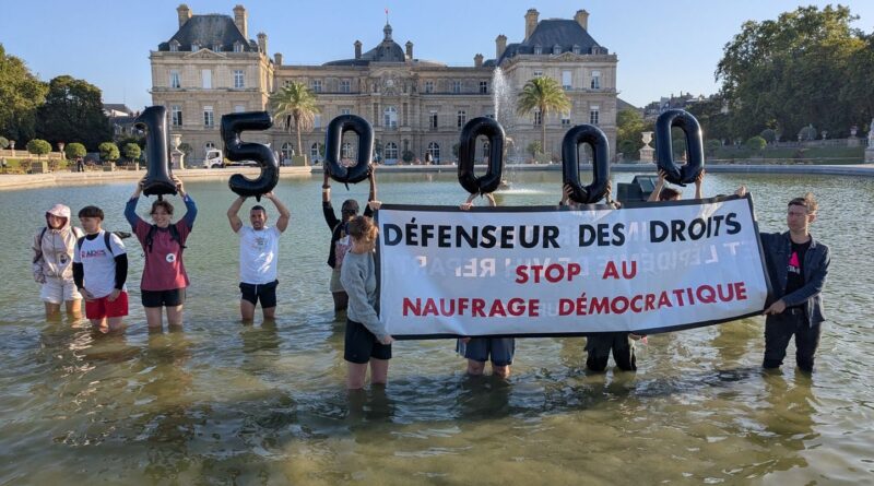 « Des associations manifestent contre le nouveau Défenseur des droits, Buffet »
