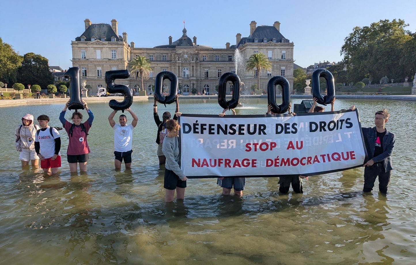 « Des associations manifestent contre le nouveau Défenseur des droits, Buffet »