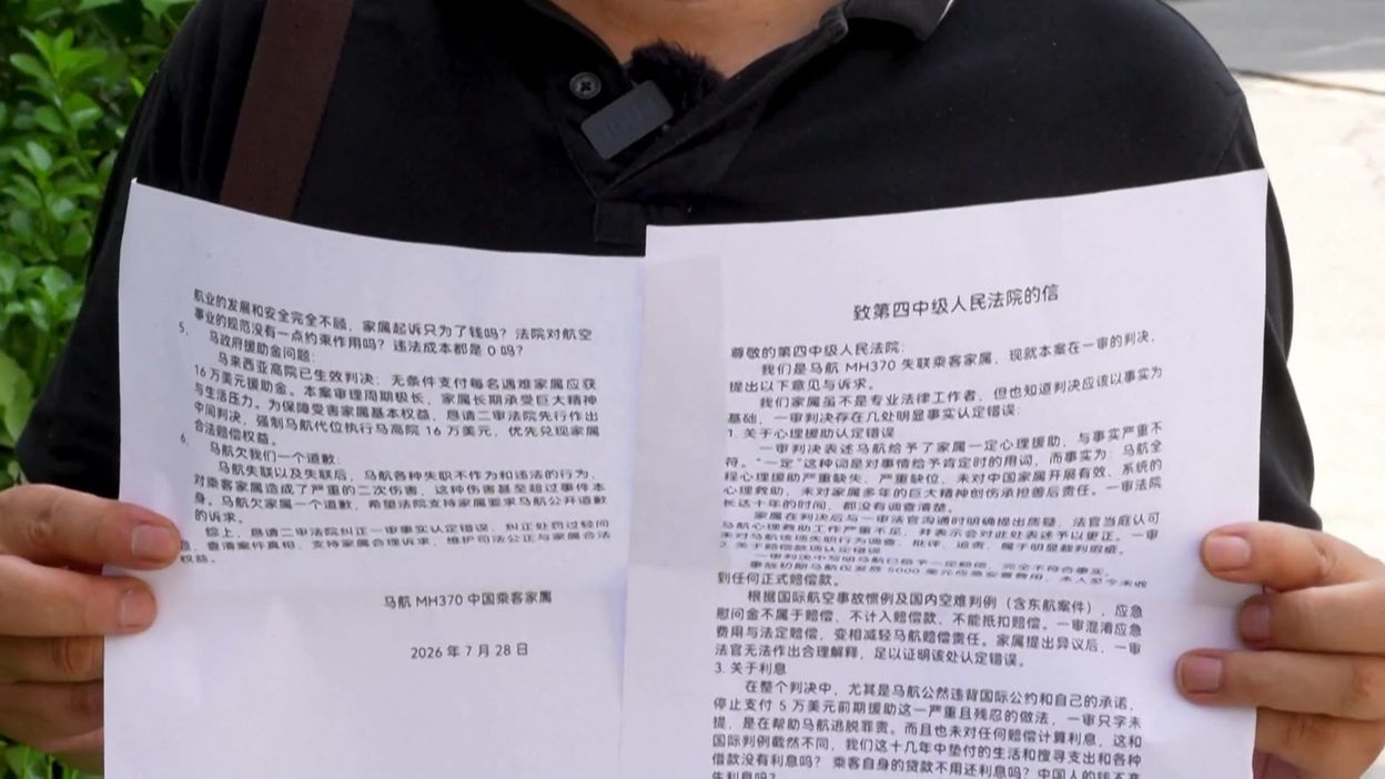 Disparition de l'avion de Malaysia Airlines en 2014 : des proches réclament des réponses.