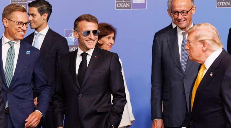 Documentaire : Guy Lagache explique comment filmer Emmanuel Macron en guerre.
