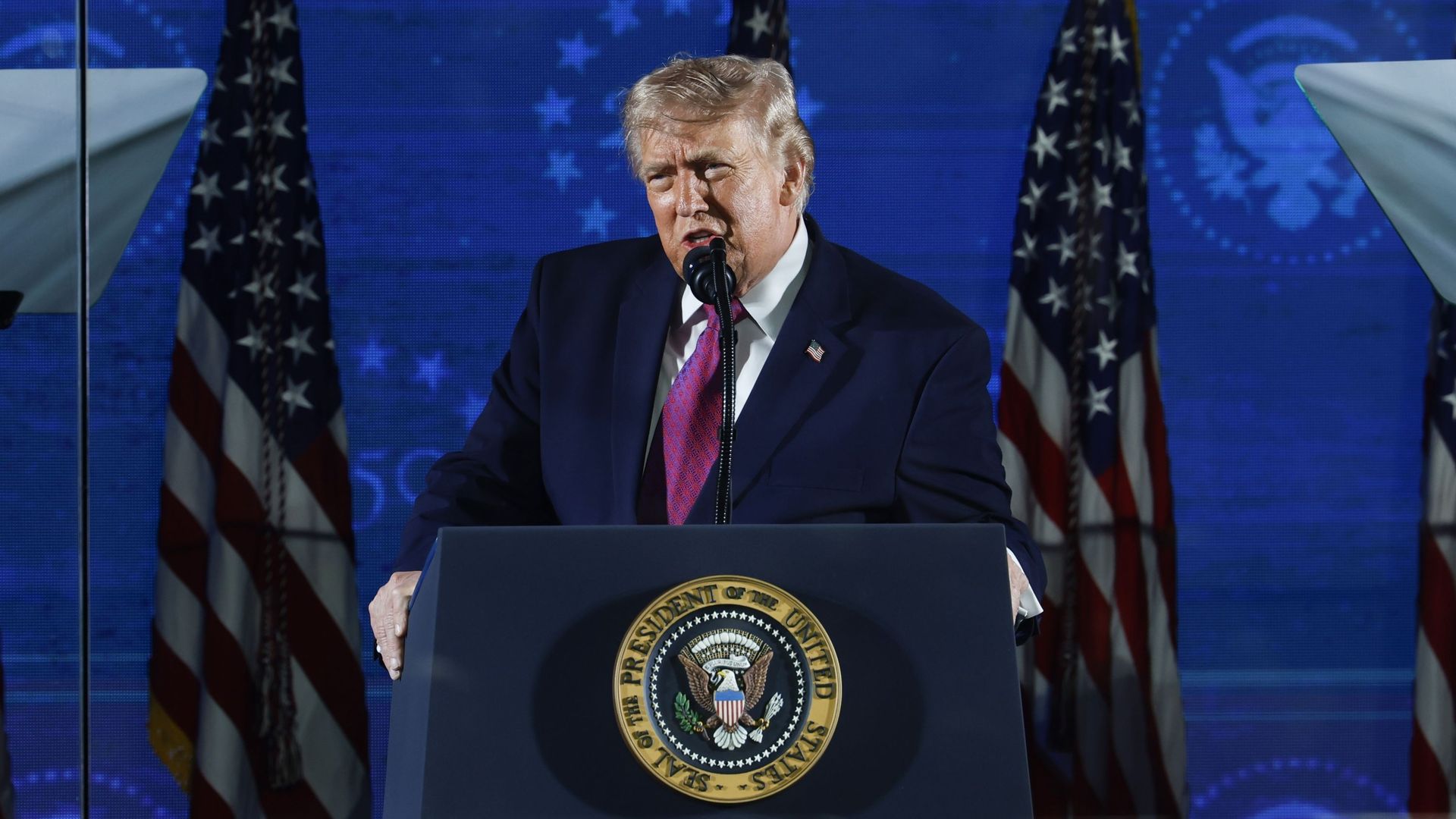 Donald Trump s'alarme au Mont Rushmore pour l'identité américaine face à une "nouvelle offensive"