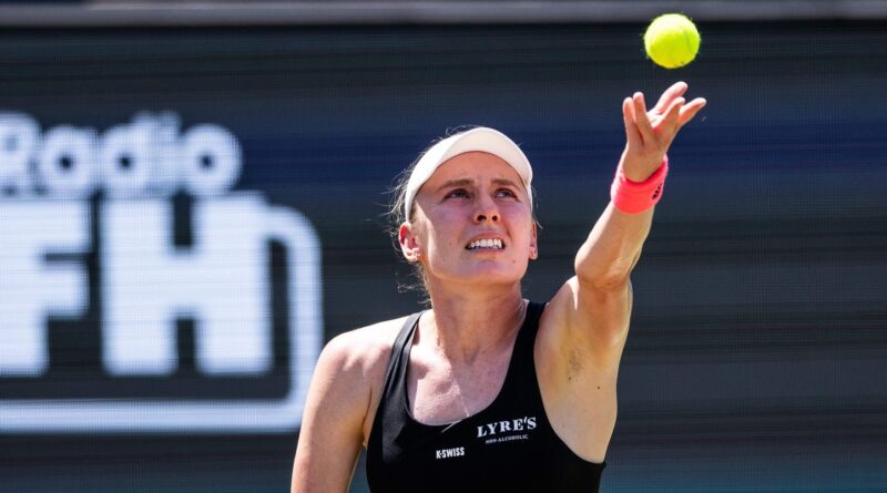 Ekaterina Alexandrova évacuée en fauteuil roulant à Memphis après un coup de chaleur
