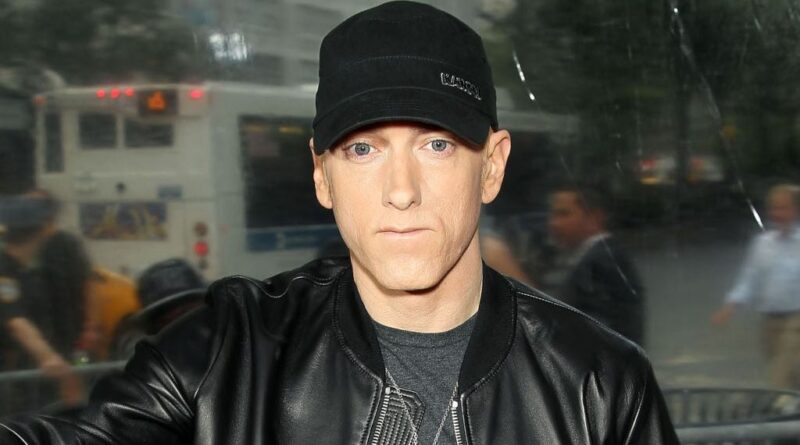 Eminem enchérira ses sneakers pour sa fondation des jeunes de Détroit.