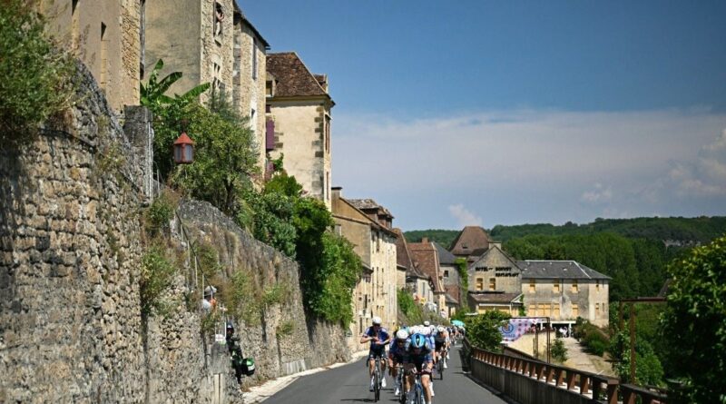 EN DIRECT Tour de France : 9e étape raccourcie, terrain propice aux échappées