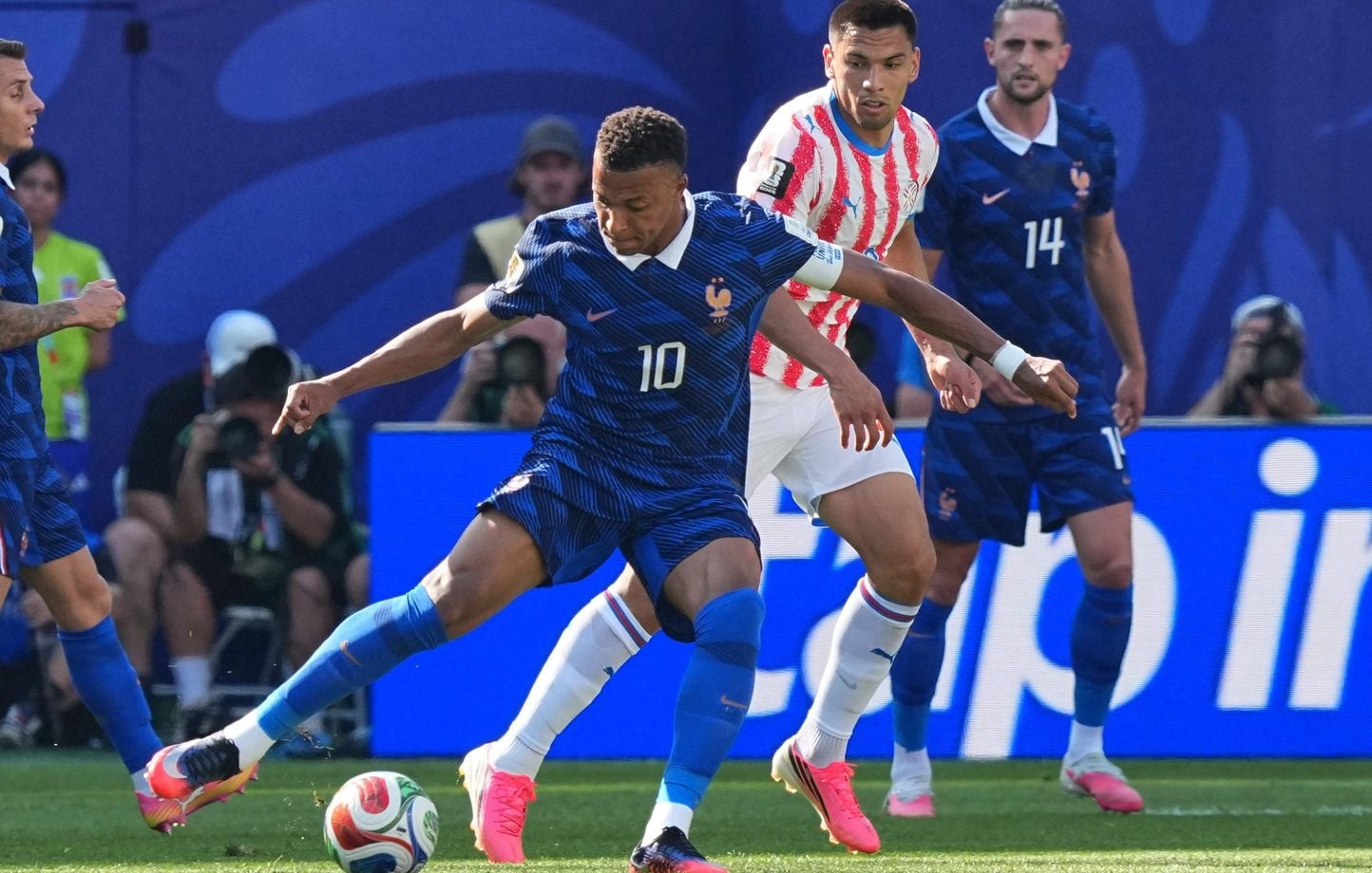 EN IMAGES. Paraguay - France : Mbappé sauve les Bleus, Olise et Dembélé déçoivent.
