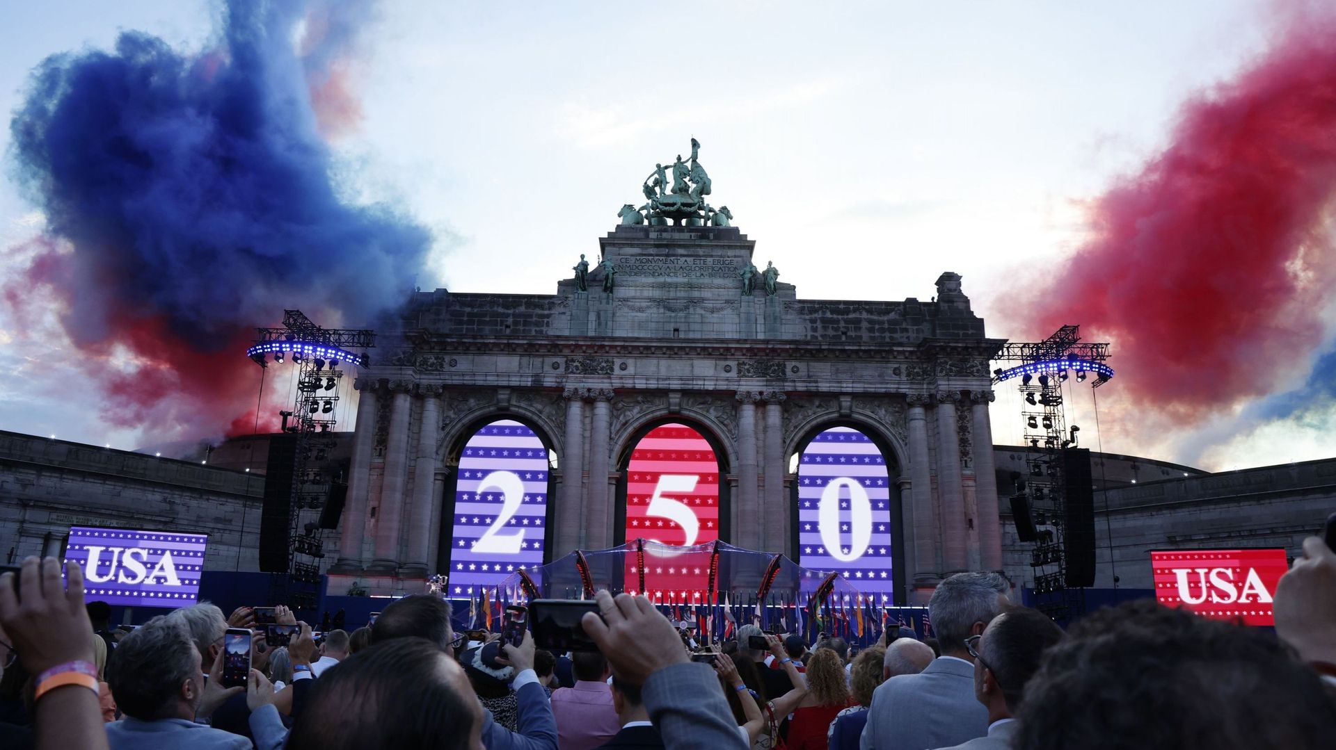 Enquête suite aux dégâts aux Musées royaux pendant le feu d'artifice.
