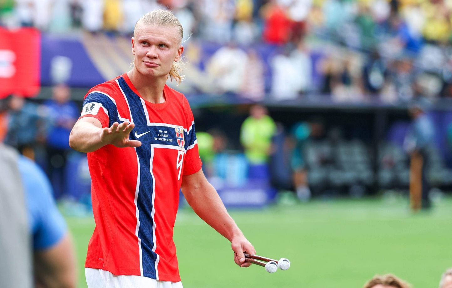 Erling Haaland participe au « Viking row » lors du mariage de Donnarumma.