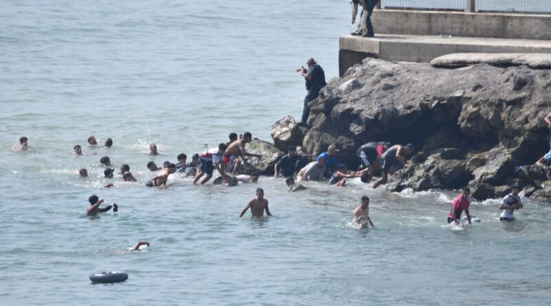 Espagne : "urgence humanitaire" à Ceuta après l'entrée illégale massive de migrants