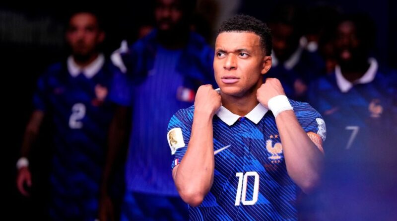 Ester Exposito furieuse contre ceux qui veulent « salir » son « histoire » avec Kylian Mbappé