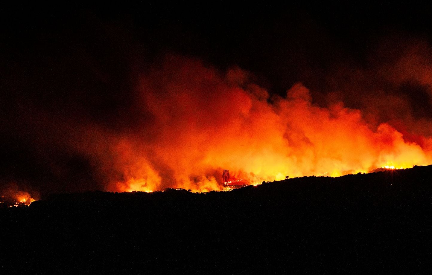 Evacuations et canicule : état des feux dans les Pyrénées-Orientales
