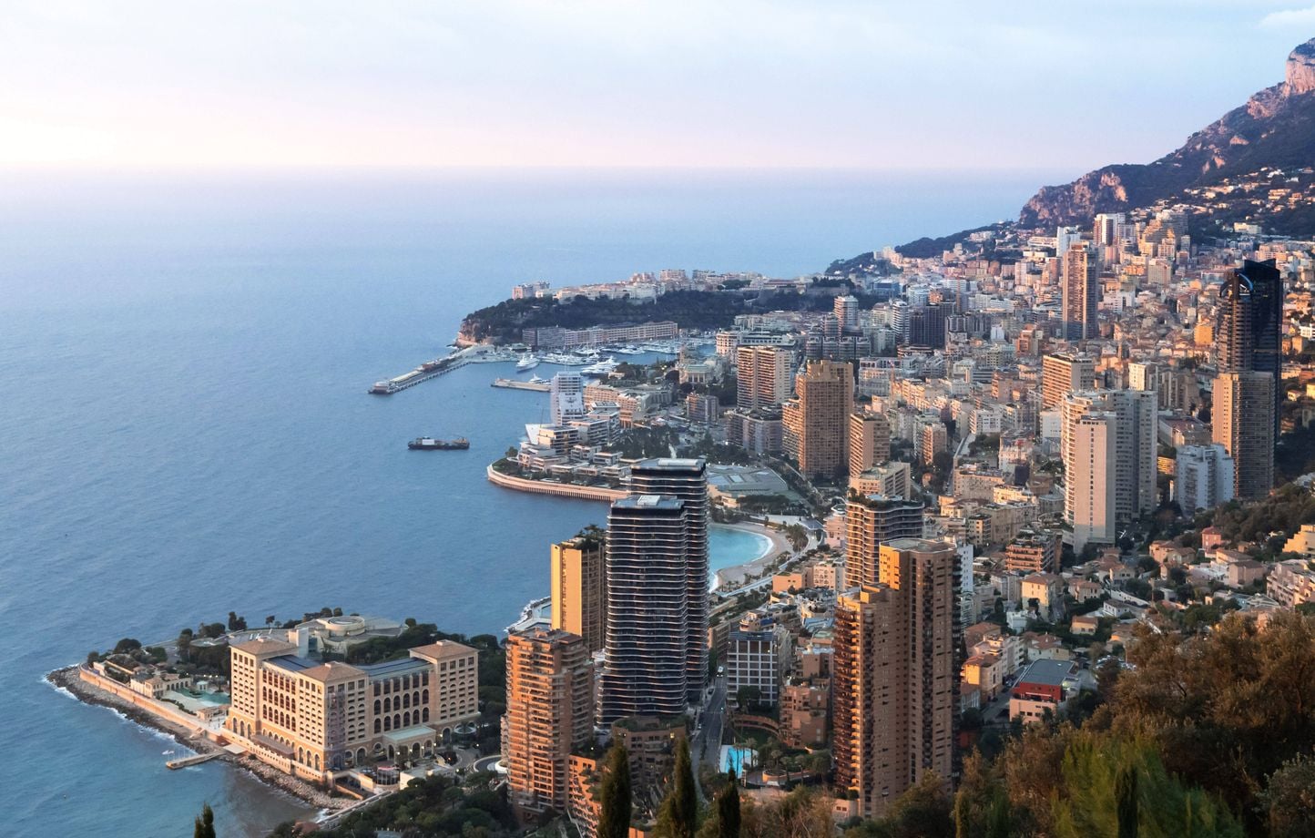 Explosion à Monaco : Le Rocher, refuge d'oligarques, accueille Russes et Ukrainiens loin de la guerre