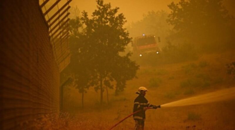 Feux de forêt : le président français mobilise l’armée contre les incendies dans le Sud-Ouest.