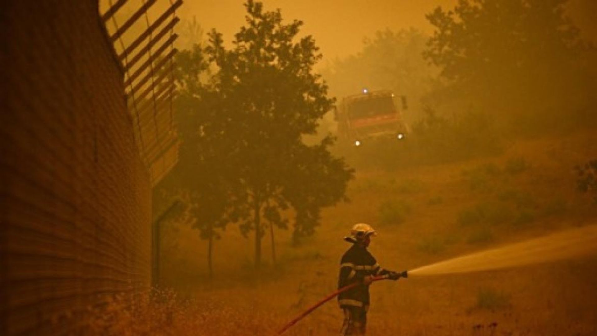 Feux de forêt : le président français mobilise l’armée contre les incendies dans le Sud-Ouest.