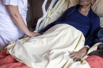 Fin de vie : le corps médical inquiet, divisé sur l'aide à mourir