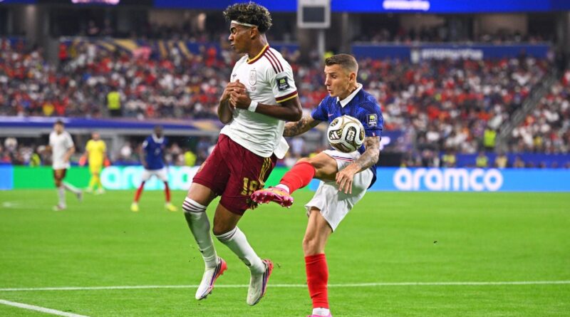 France - Espagne : Lucas Digne commet une faute sur Yamal, péno pour la Roja