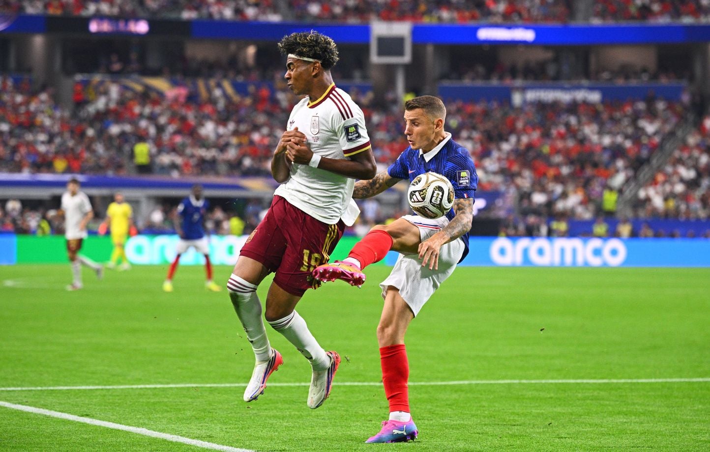 France - Espagne : Lucas Digne commet une faute sur Yamal, péno pour la Roja