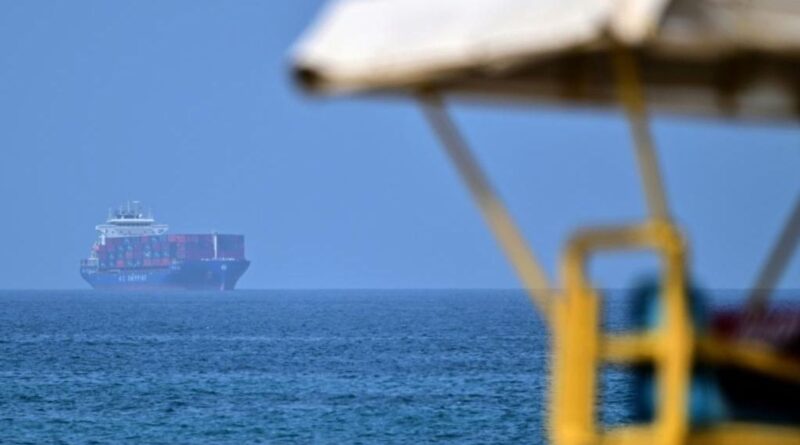 Frappes dans le Golfe après la fermeture d'Ormuz, démenties par les Américains