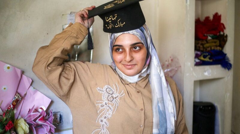 Gaza : Une jeune femme se distingue aux épreuves du bac 2023