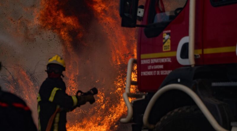 Gironde : Plus de 1.400 hectares détruits par un violent incendie, évacuations massives.