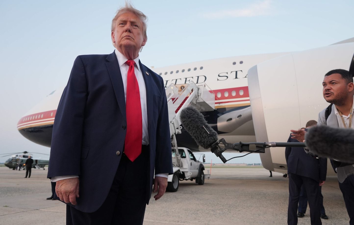 Guerre au Moyen-Orient : EN DIRECT. Trump frappe l'Iran, riposte en Jordanie et Koweït.