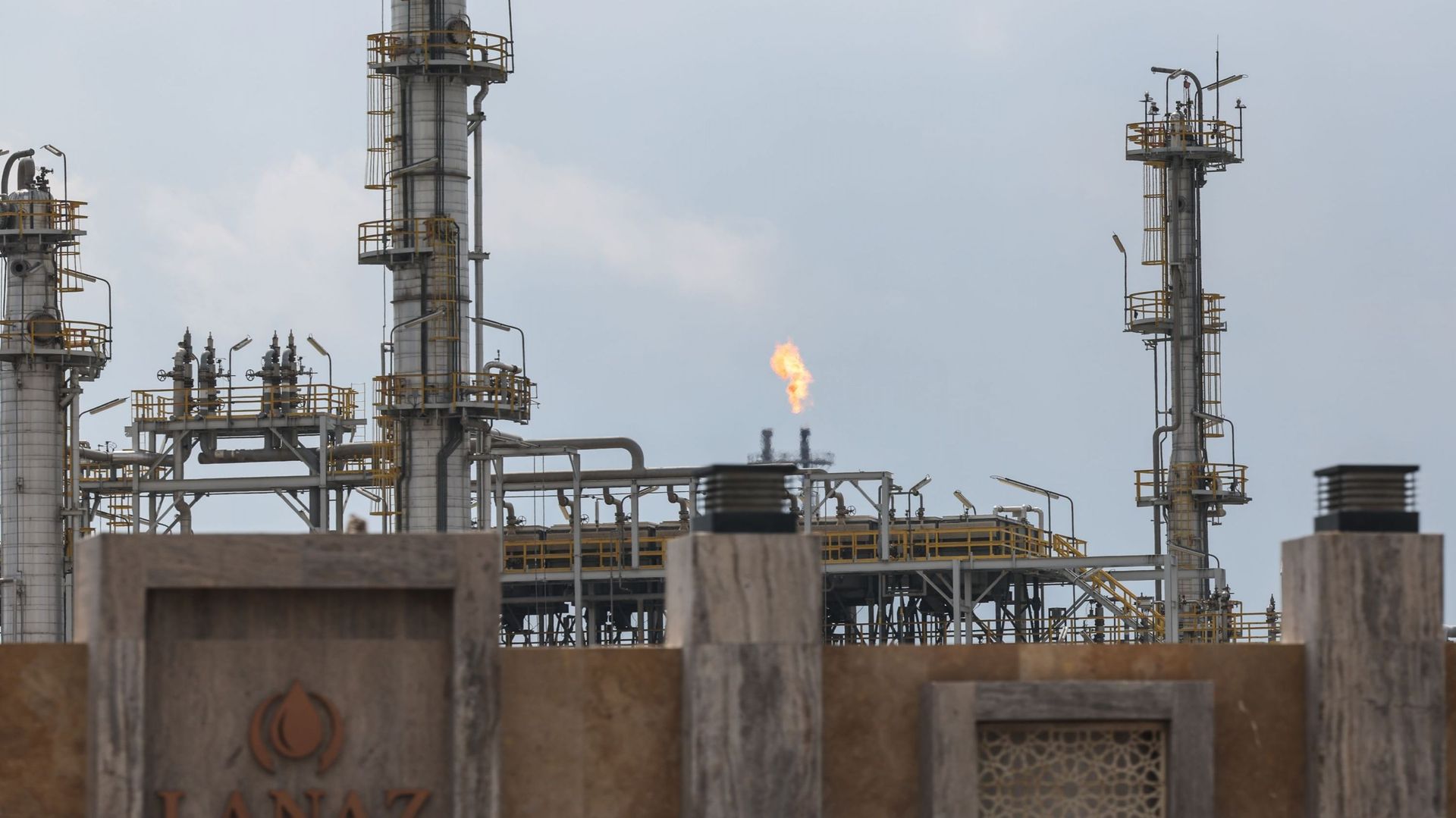 Guerre au Moyen-Orient : l'Iran annonce 18 milliards de dollars de pétrole vendus en cinq mois, malgré le blocus américain